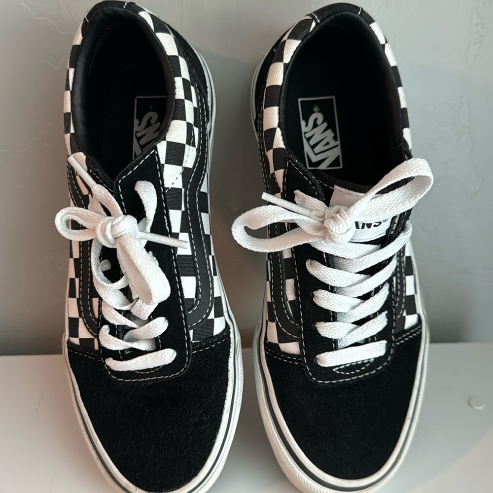 VANS black suede/felt checkered middle laces youth size 3
